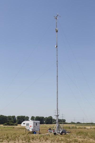 30 Meter hoher Messturm: Konzentration von Treibhausgasen und 3D-Windgeschwindigkeiten messen