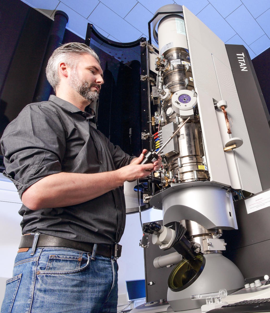Marc Heggen with the TITAN electron microscope at ER-C