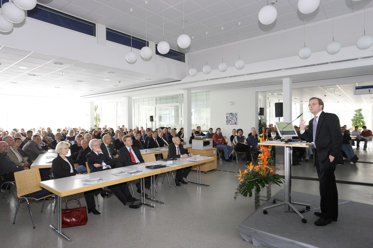 Gründungskolloquium des Instituts für Energie- und Klimaforschung: Thomas Rachel, MdB, spricht vor Mitarbeitern des IEK.