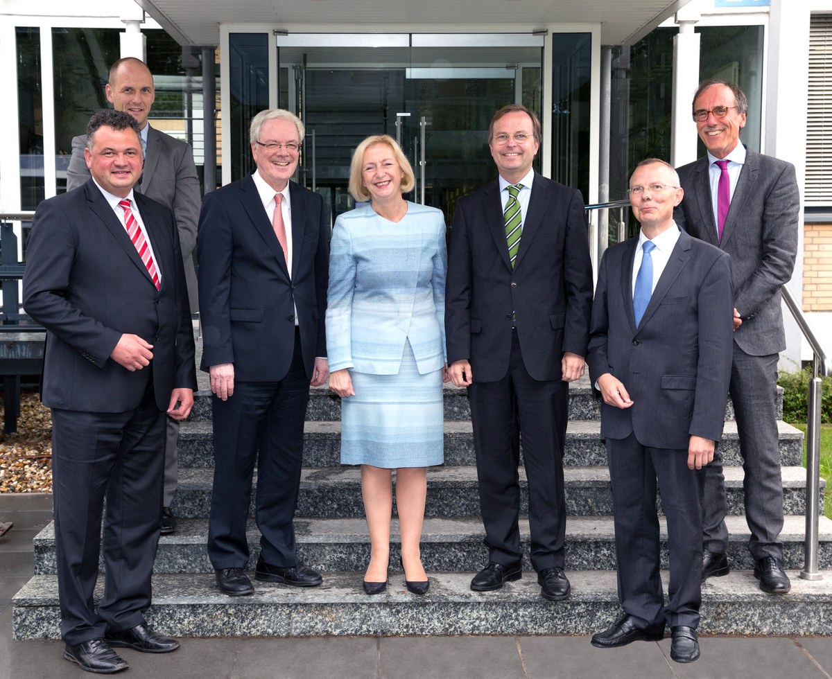 Gruppenbild mit Prof. Johanna Wanka und Thomas Rachel in Jülich
