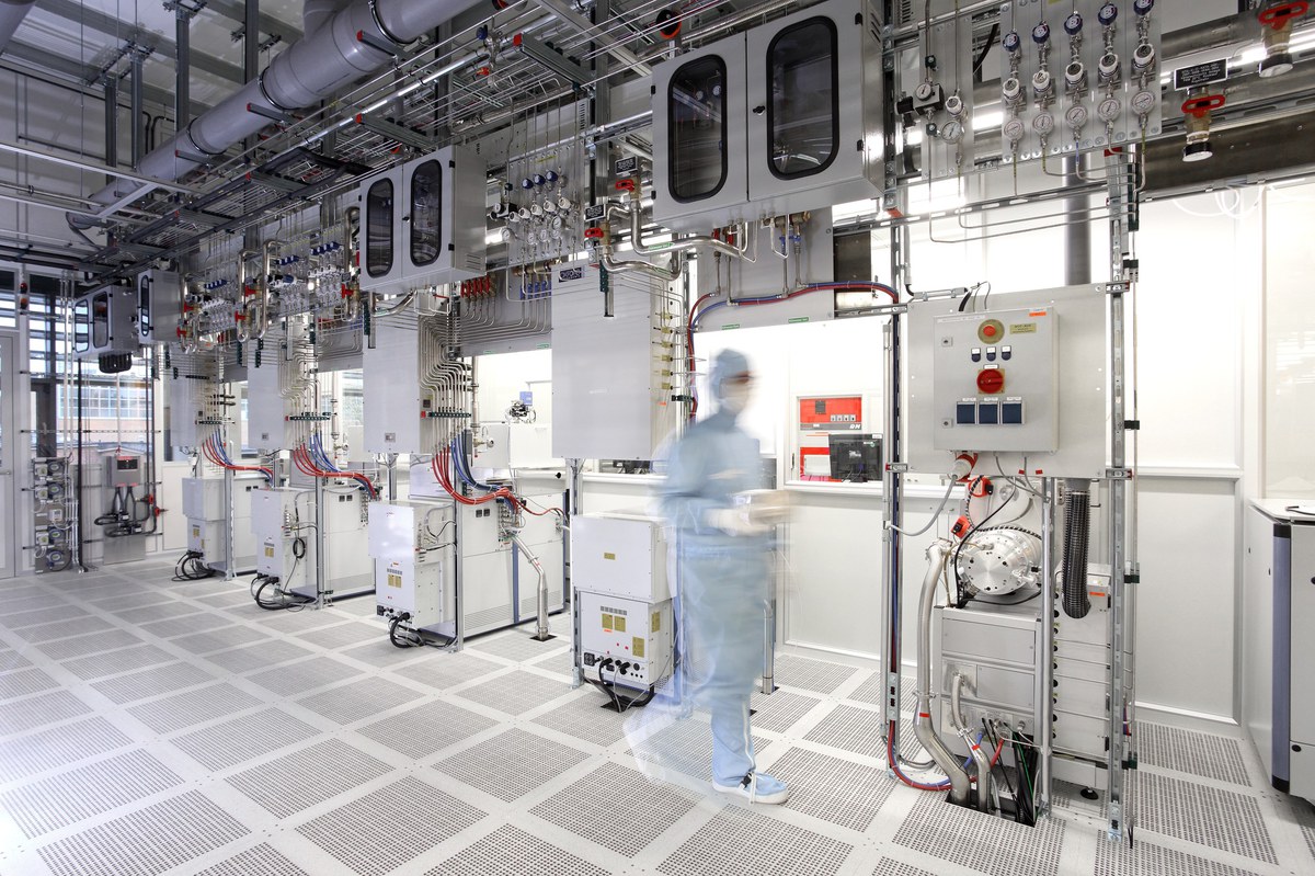Helmholtz Nanoelectronic Facility (HNF)