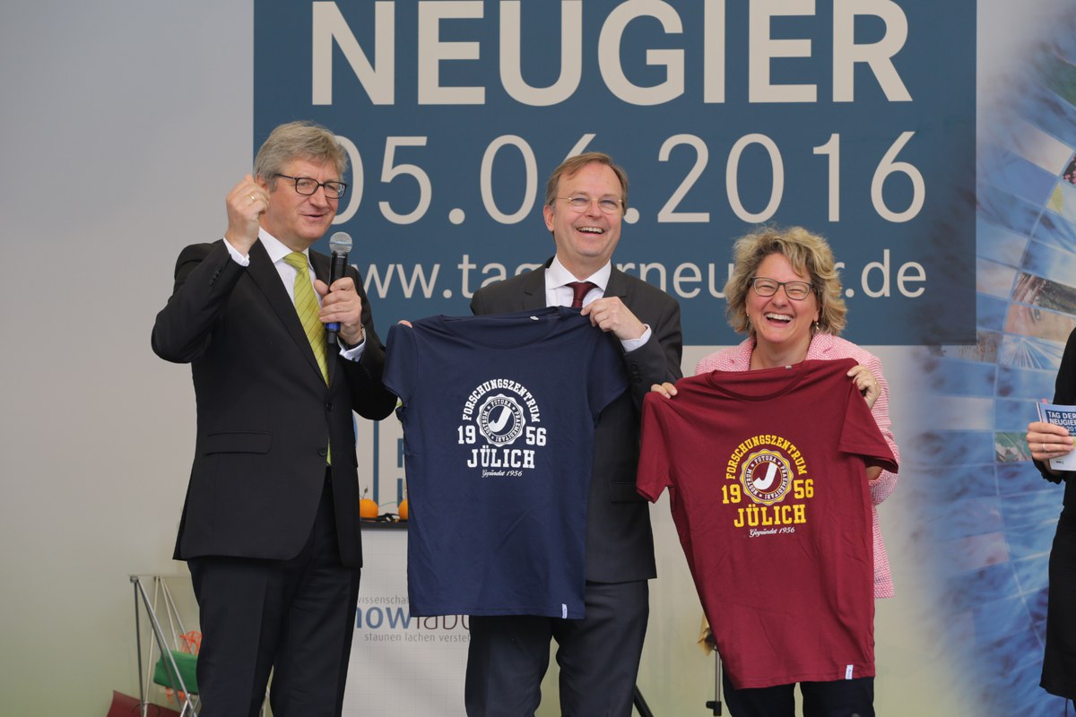 Gruppenbild auf der Bühne mit Wolfgang Marquardt, Thomas Rachel und