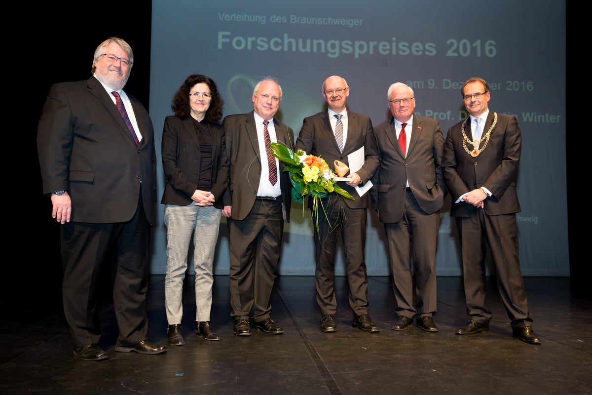 Braunschweiger Forschungspreis an Prof. Martin Winter verliehen