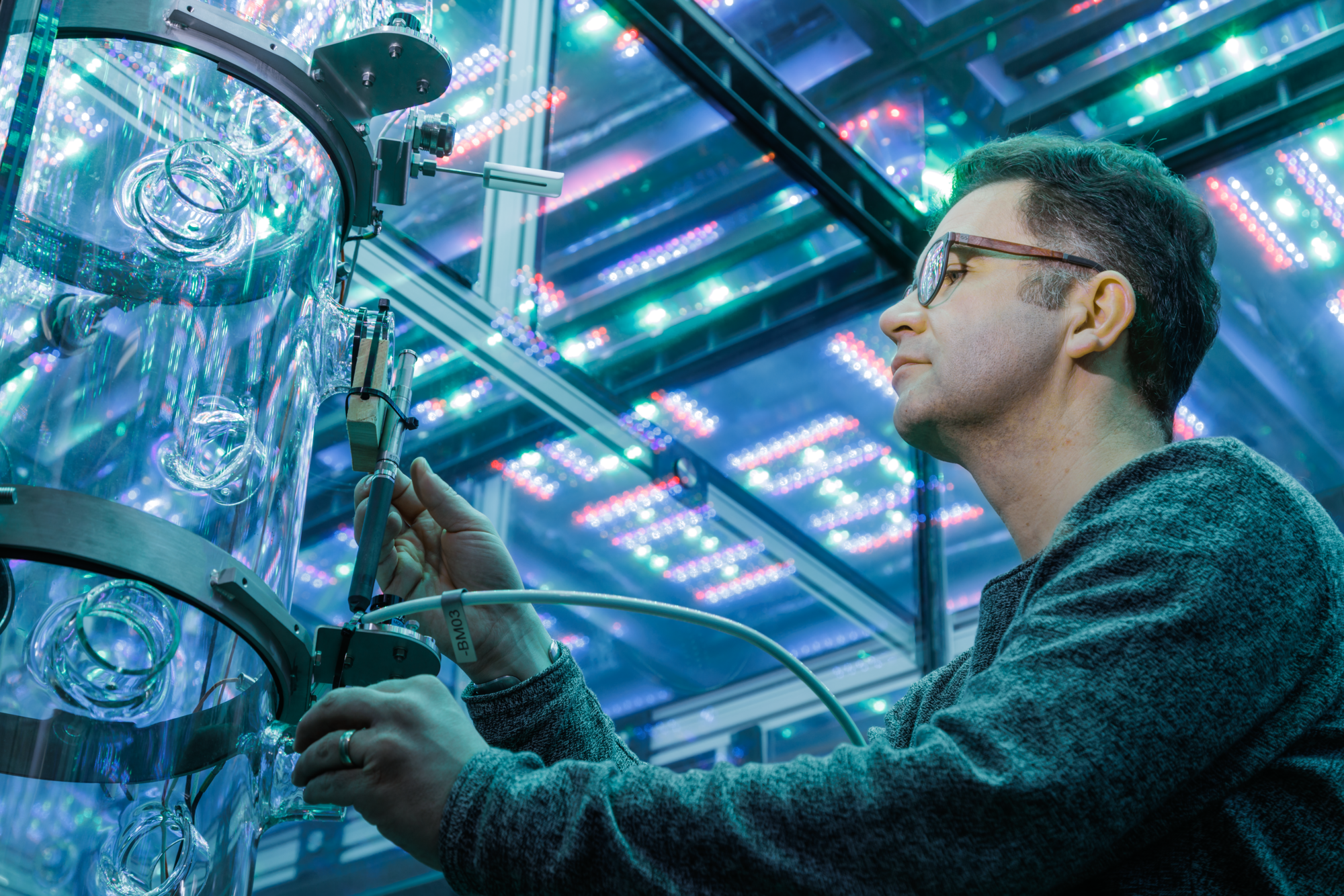 Voller Durchblick: Techniker Normen Hermes (IBG-3) wird die Anlage bedienen. Und er weiß genau, wie man im Notfall Experimente rettet.