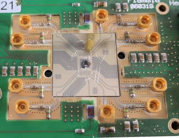 Mit dem Elektronen-Shuttle zum skalierbaren Quantencomputer