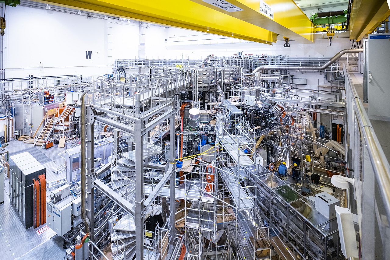 500 000 Watt, vier Sekunden: Erfolgreicher Start für Heizsystem mit Radiowellen in Wendelstein 7-X