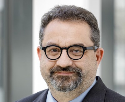 Sebastijan Brezinsek erhält den IAEA Nuclear Fusion Award