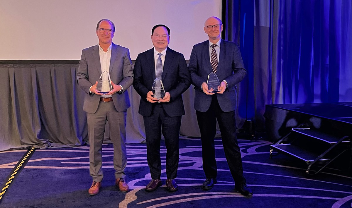 Martin Winter mit NAATBatt Lifetime Achievement Award ausgezeichnet
