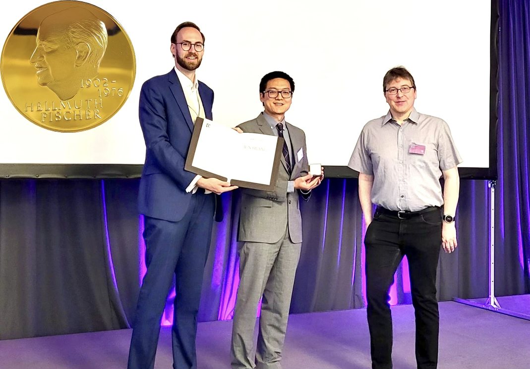 Jun Huang erhält Hellmuth-Fischer-Medaille