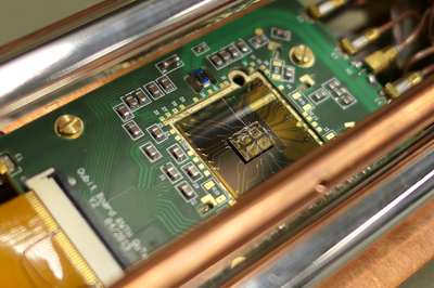 Quantum chip with semiconductor qubits
