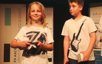 17-06-01-science-slam-jnd-schuch_petzi.poster.jpeg