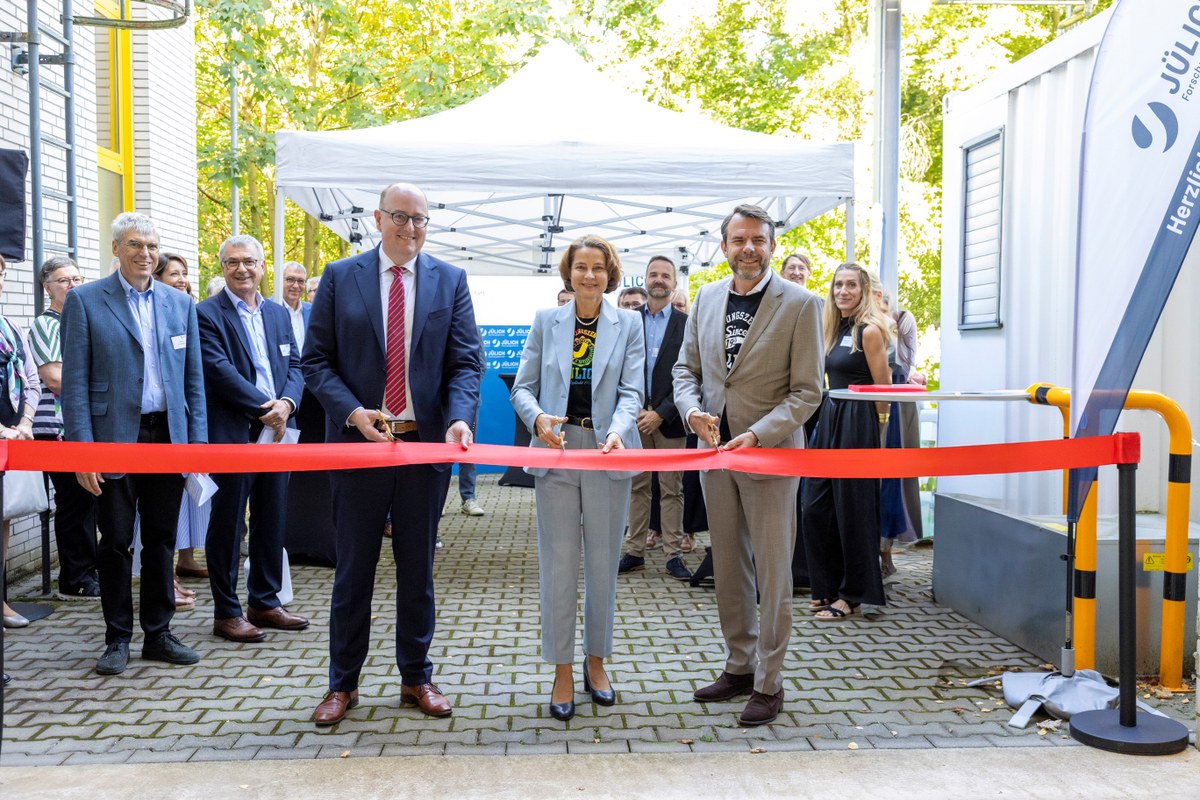 AgraSim eingeweiht: Jülicher Forschungsplattform simuliert Klimaeffekte auf die Landwirtschaft