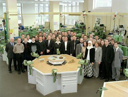 2002-03-azubi_verabschiedung_winterpruefung_2002-klein_jpg