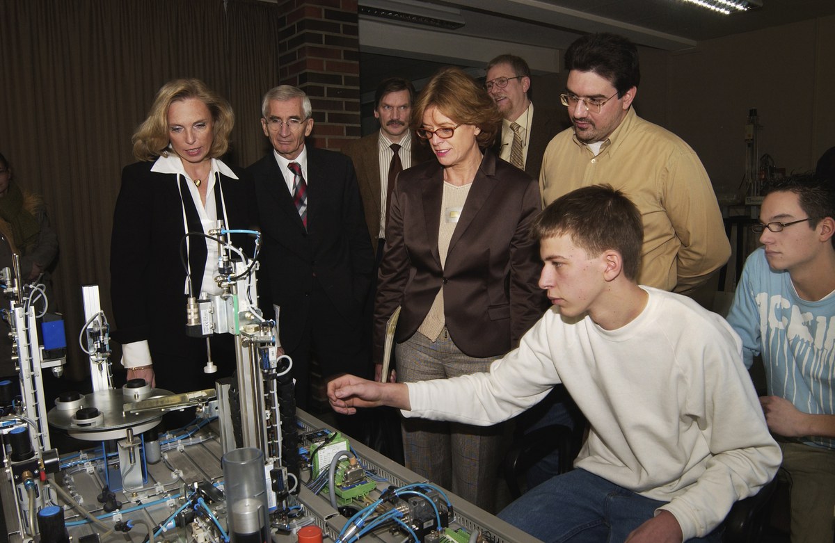 37_Ministerin_Schaefer_Besuch-klein_jpg