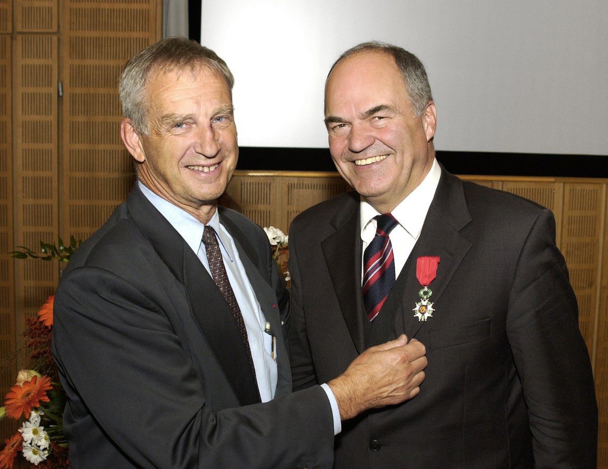2003-49-Prof-Treusch-klein_jpg