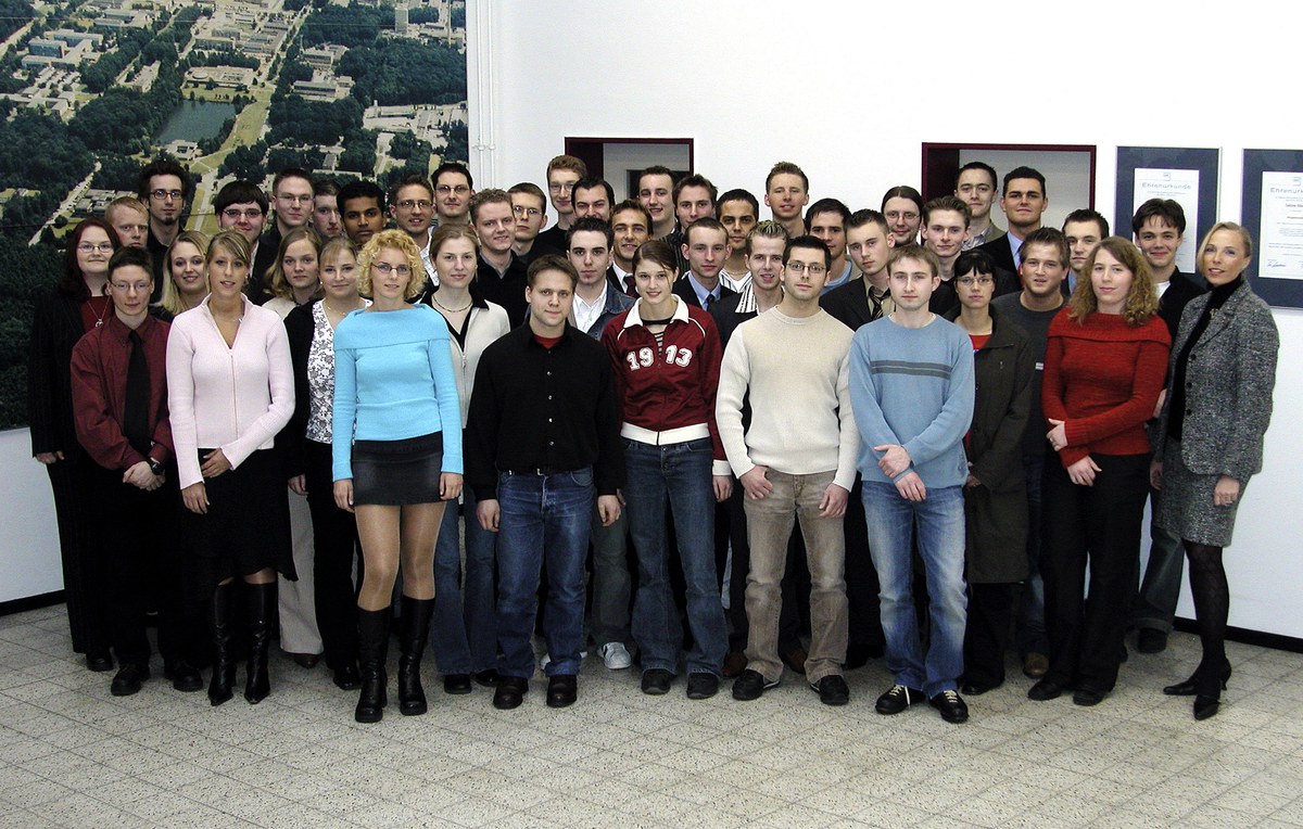 2004-03-04-VerabschAzubis_kl_jpg
