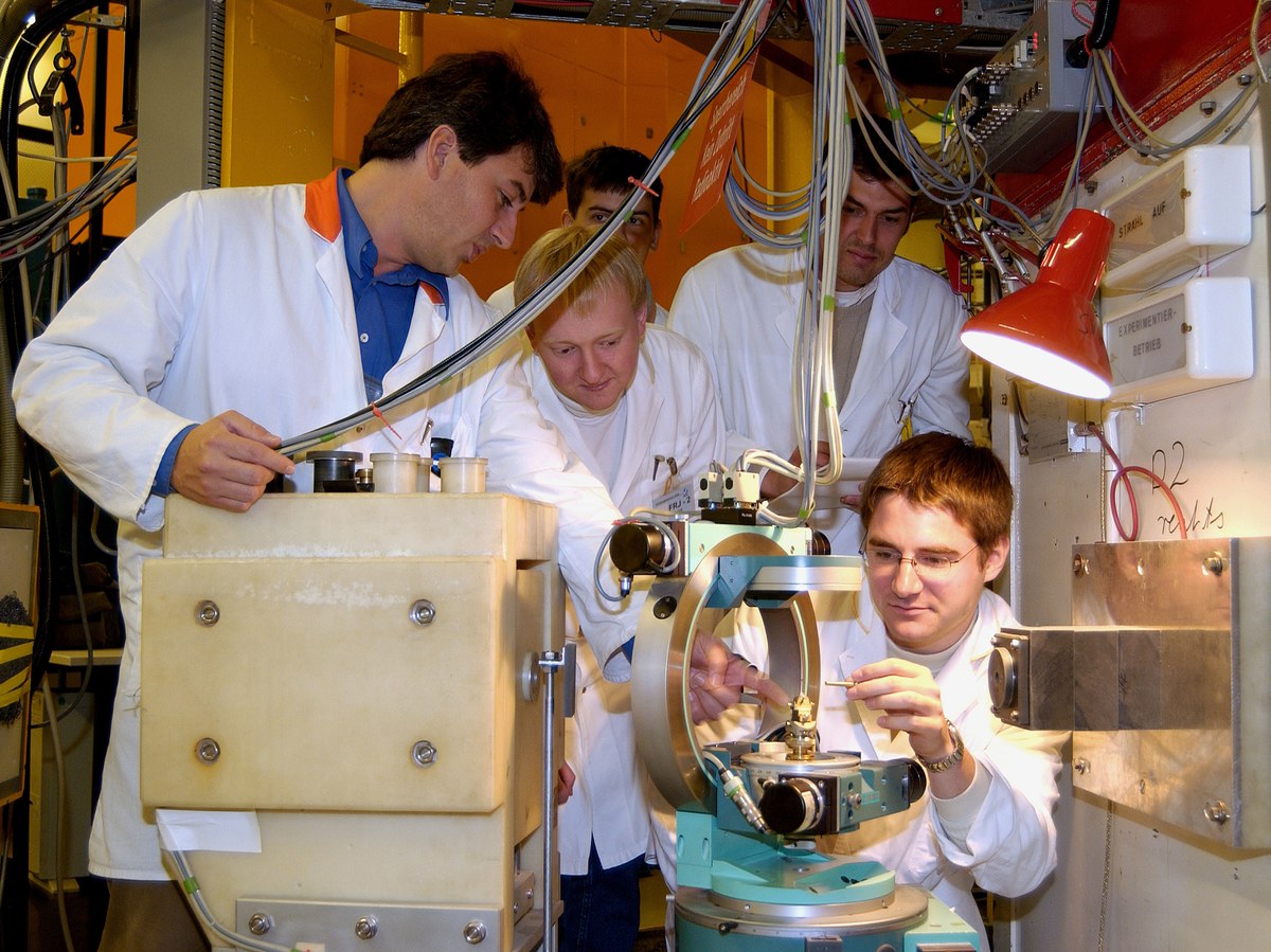 2004-09-17-Neutronenpraktikum-Exp_klein_jpg