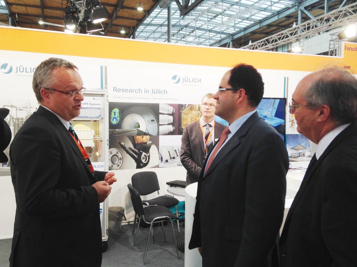 Bonifacio Garcia Porras auf dem Messestand