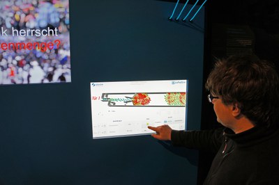 Das Forschungszentrum ist mit einem Exponat über Computersimulationen vertreten.