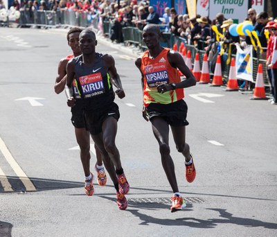 Marathon-Weltrekordläufer Wilson Kipsang (rechts)