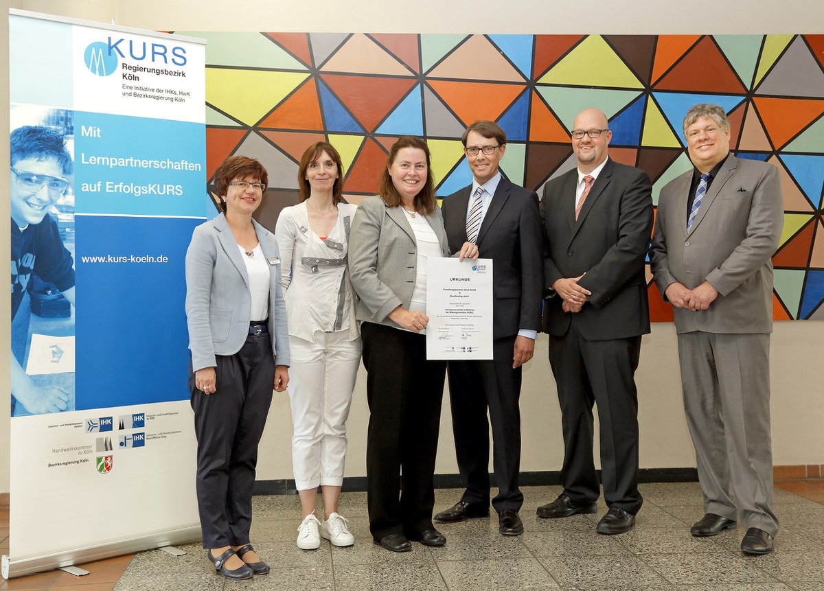 KURS-Vertragsunterzeichnung
