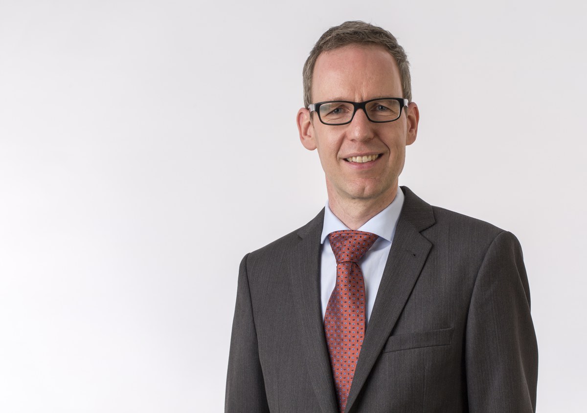 Dr. Wolfgang Hoyer