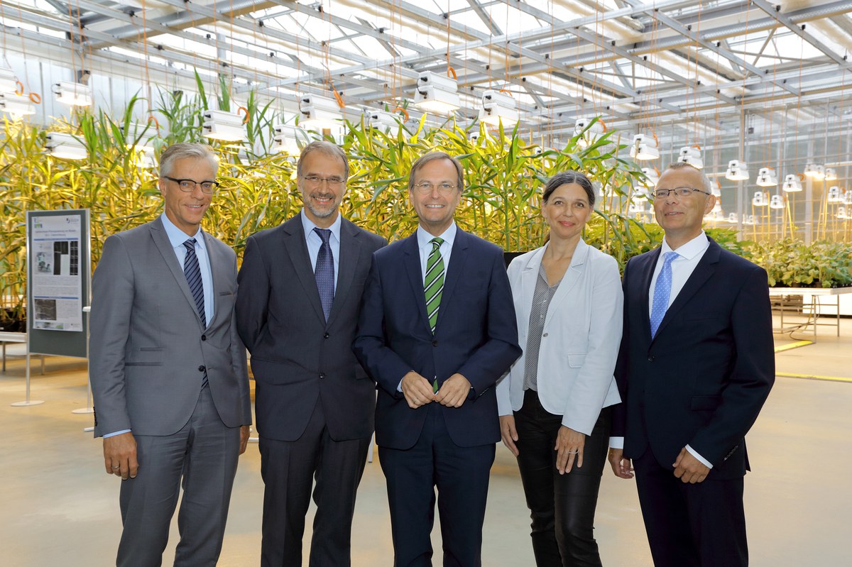 Gruppenbild im Gewächshaus