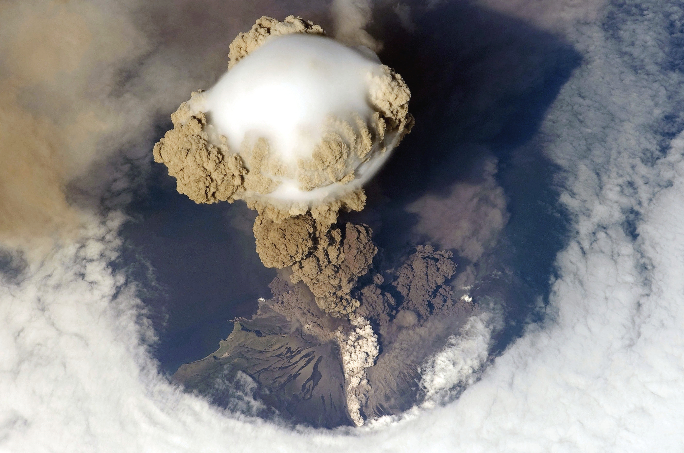 Eruption des Sarychev am 12. Juni 2009