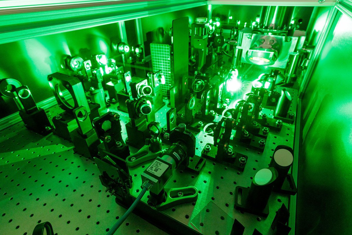 Thales-Laser im Laserlabor JuSPARC