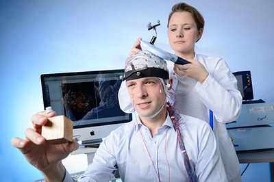 hirnstimulation_grefkes_copyright-uni-koeln.normal.jpeg