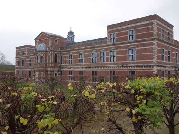 Das Renaissance-Schloss im Innern der gewaltigen Zitadelle (2014) Bild: KlausMiniwolf - Eigenes Werk, CC-BY-SA 4.0, Link