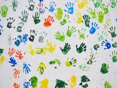 Jülicher Mitarbeiter spenden für Kinder