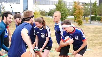 Auf der Suche nach dem Schnatz: Jülicher Azubi leitet Quidditch-Sportgruppe