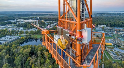 Drohnenflug um den FZJ-Wetterturm