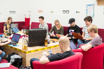 Das Team „Coffee Time beim Coden.“