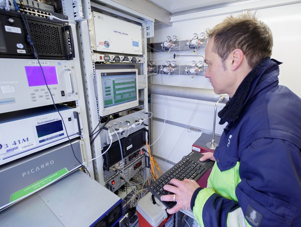 Mit MOBILAB lässt sich unter anderem Stickstoffdioxid erfassen. Auch Ammoniak wird gemessen: Das Gas entsteht in modernen SCR-Katalysatoren für Dieselmotoren.