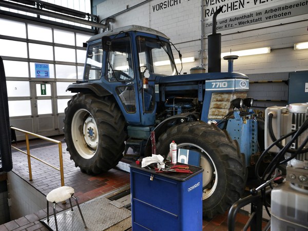 Auch Traktoren gehören zur Jülicher Fahrzeugflotte Quelle: Forschungszentrum Jülich