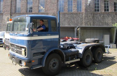 Ein letztes Mal auf dem Gelände des Forschungszentrums: Olaf Wollenweber aus der Materialwirtschaft stellte den Oldtimer im Zuge der Verkaufsaktion im Juni 2013 zur Abholen bereit. Quelle: Forschungszentrum Jülich