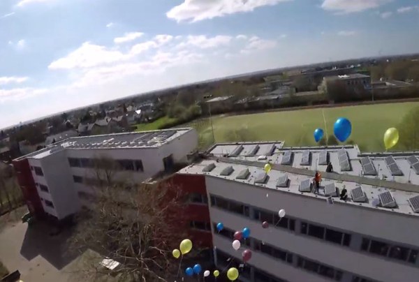 Start des Wetterballons am Heinrich-Böll-Gymnasium Troisdorf.
