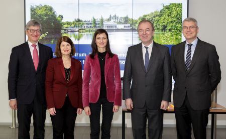 EU-Kommissarin Mariya Gabriel zu Gast im Forschungszentrum Jülich