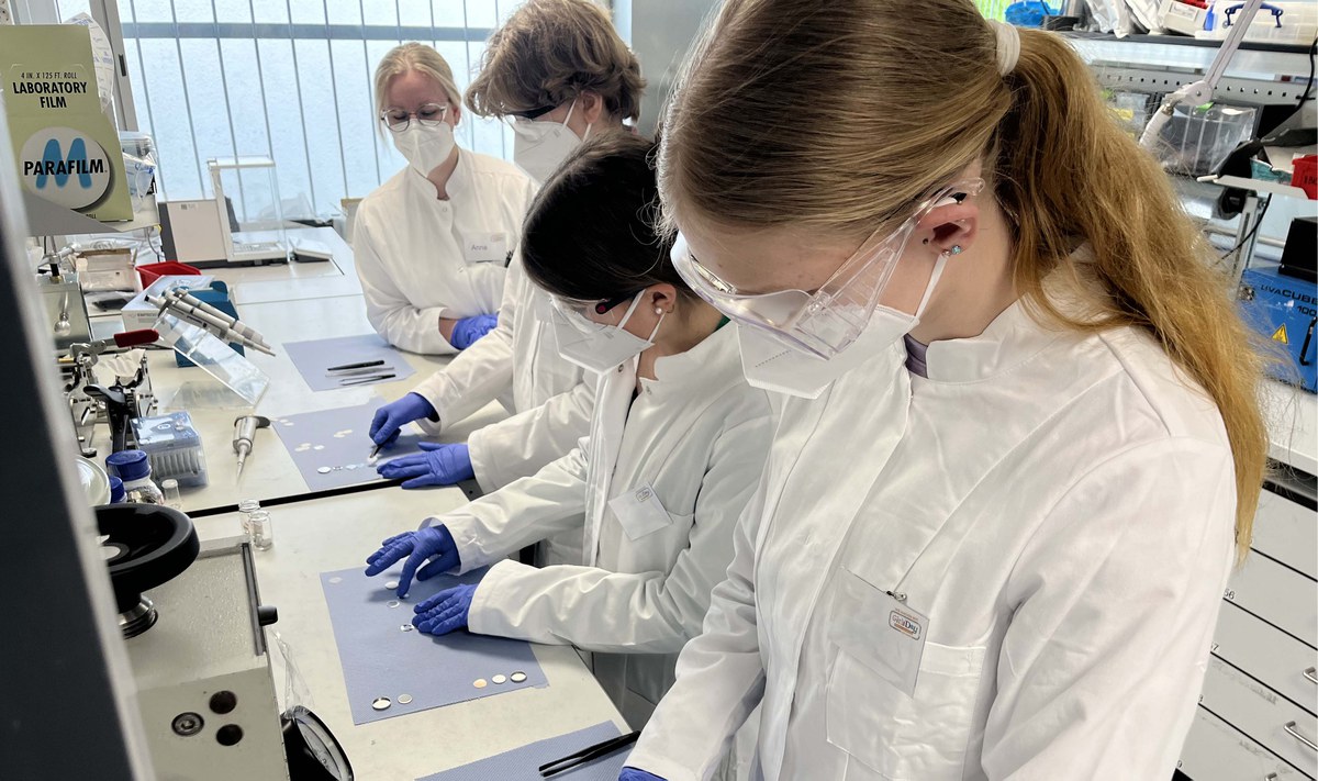 Girls‘ Day 2024 – Schülerinnen erkunden Labore