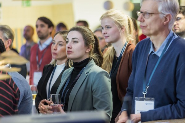 Publikum bei der Addventure Night des Forschungszentrums Jülich