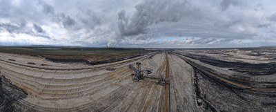 Strukturwandel - Braunkohlebagger im Tagebau Inden