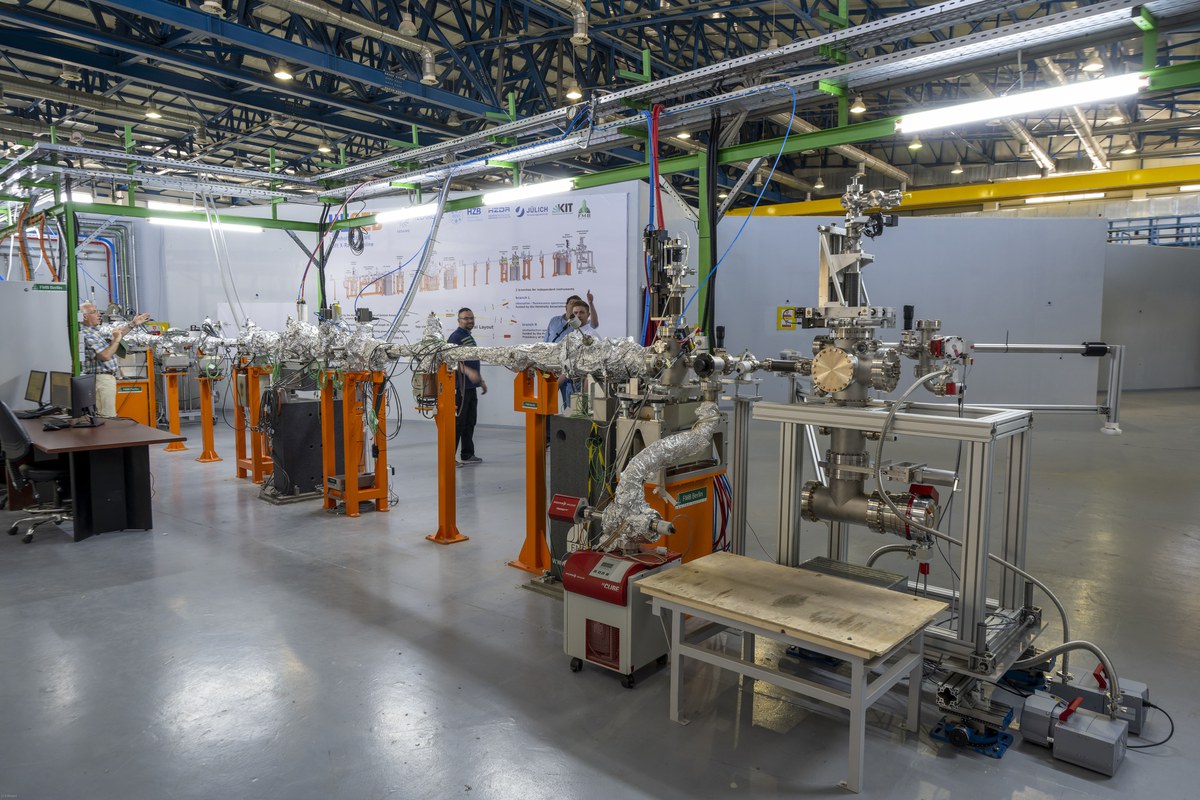 Eröffnung der Helmholtz-SESAME-Beamline HESEB