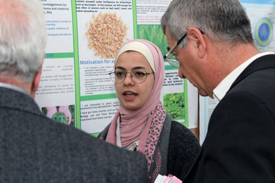 Lebhafte Diskussionen bei der Poster-Sitzung