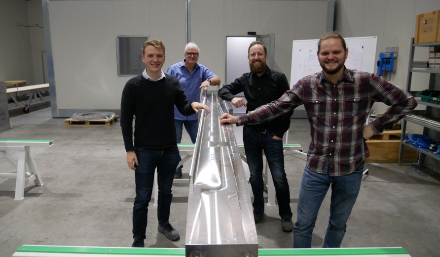 Installation of Neutron Beam Port Inserts and Plugs under way