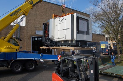 How a unique large-scale machine is set up in basic operation.