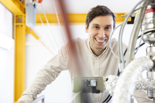 Science online: ‘Lego with atoms and molecules , Dr. Taner Esat (PGI-3)