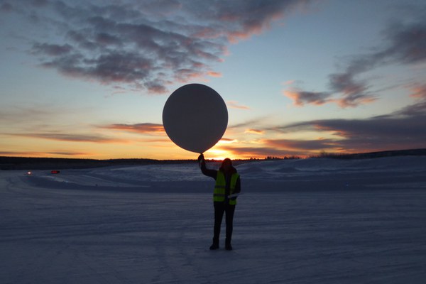Launch of a radiosonde.