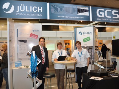 Claus Axel Müller, Jutta Docter at the JSC booth